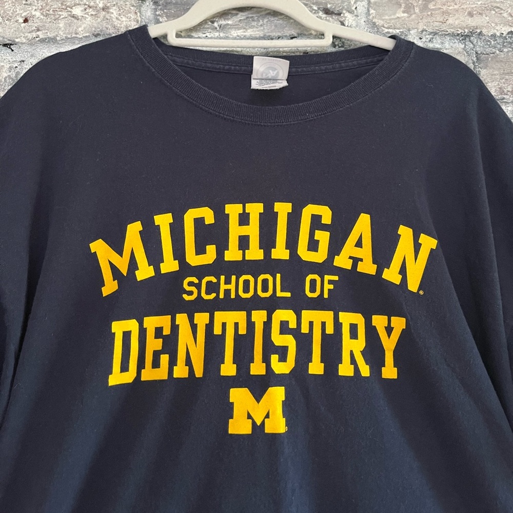 Michigan School of Dentistry Tshirt. In like new excellent condition unisex - Picture 2 of 4